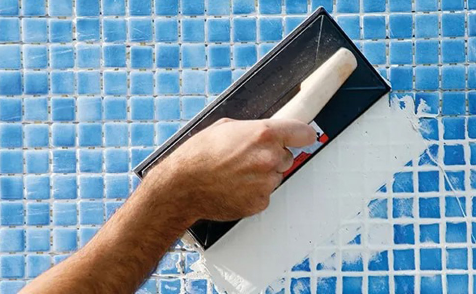 Limpieza de piscina y reparación para aplicación de Impermeabilizante Total Gresite
