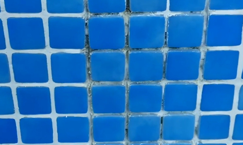 Reparación de juntas en piscina de gresite con imperjunta flex