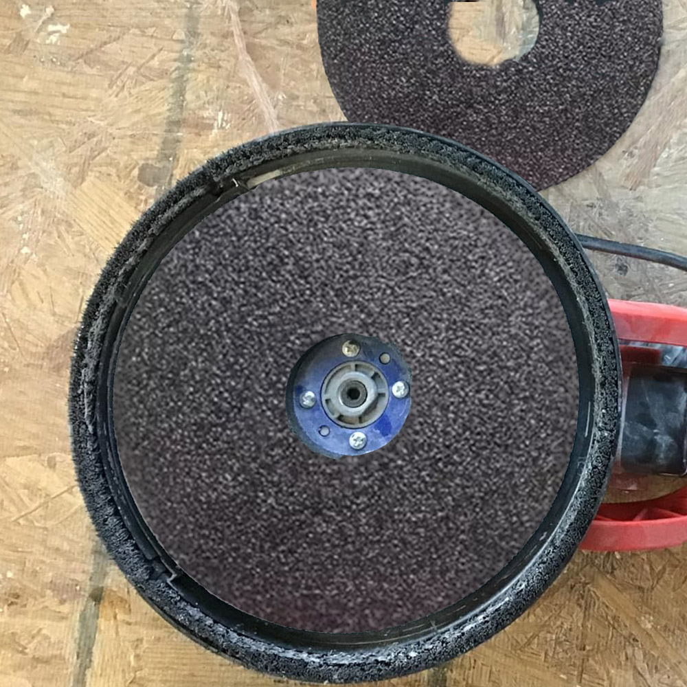Colocación disco de carburo de silicio en lijadora