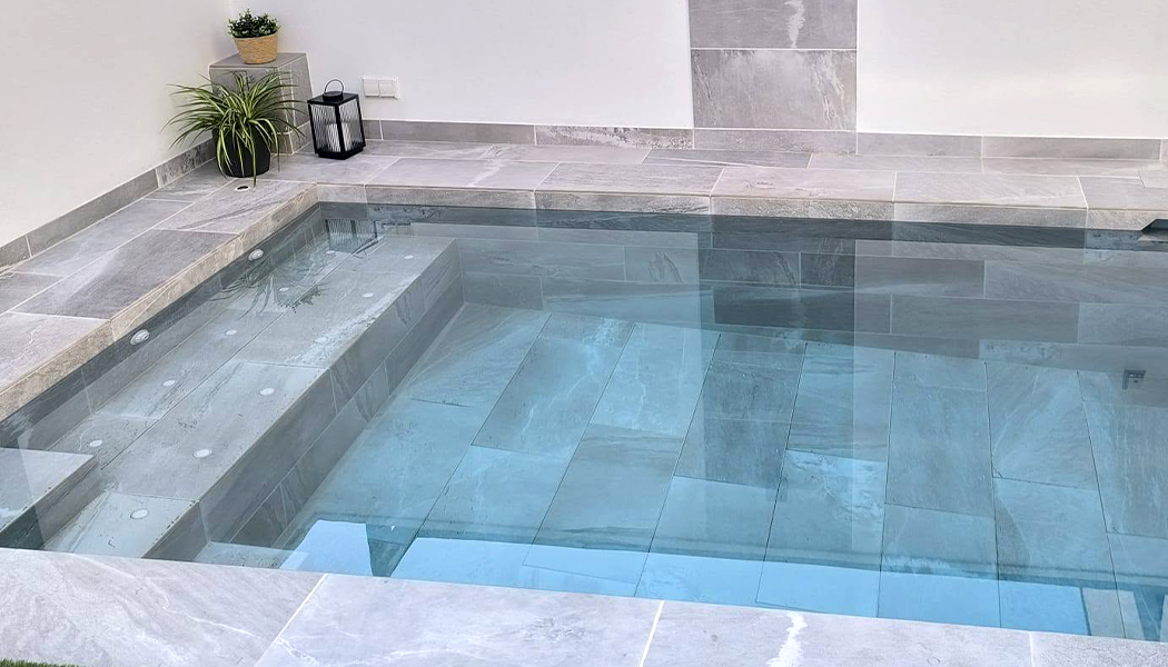 Mortero epoxi aplicado en juntas de piscina