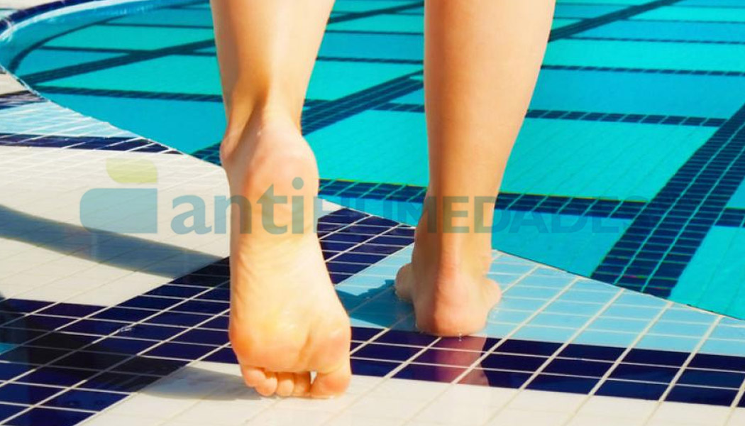 El antirresbala antideslizante de Sopgal se puede aplicar en piscinas o lugares en contacto con el agua