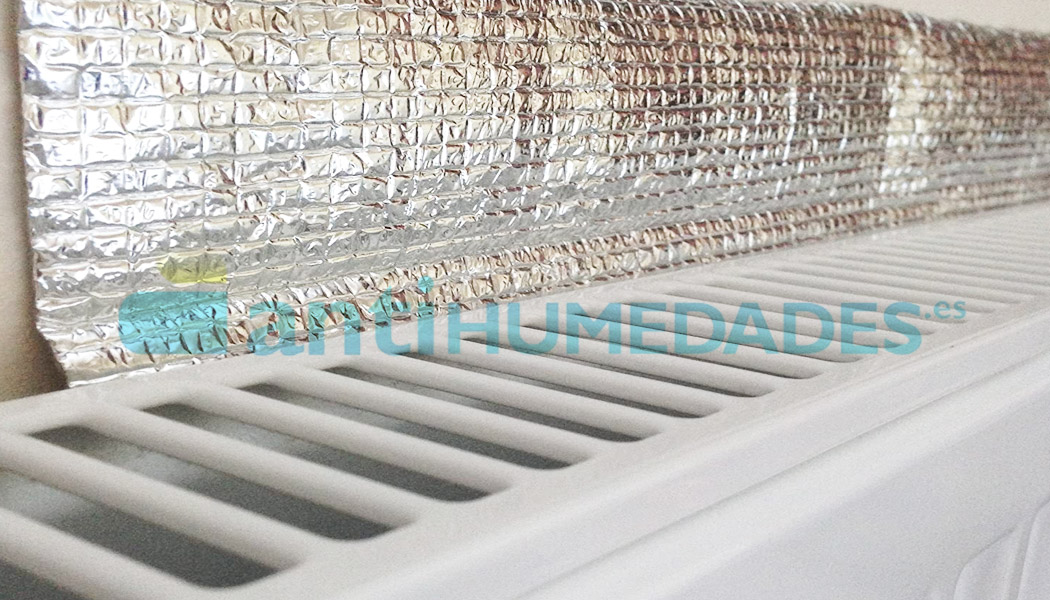 Panel reflectante para evitar pérdidas de calor de radiadores