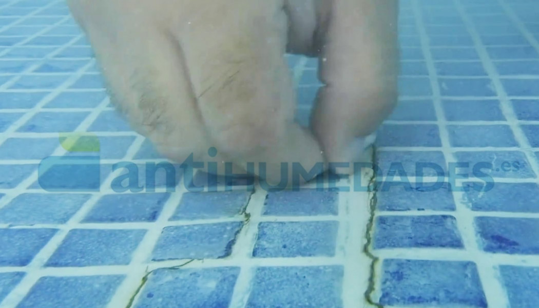 Imperjunta Flex Idroless: mortero impermeabilizante para reparar grietas en piscinas
